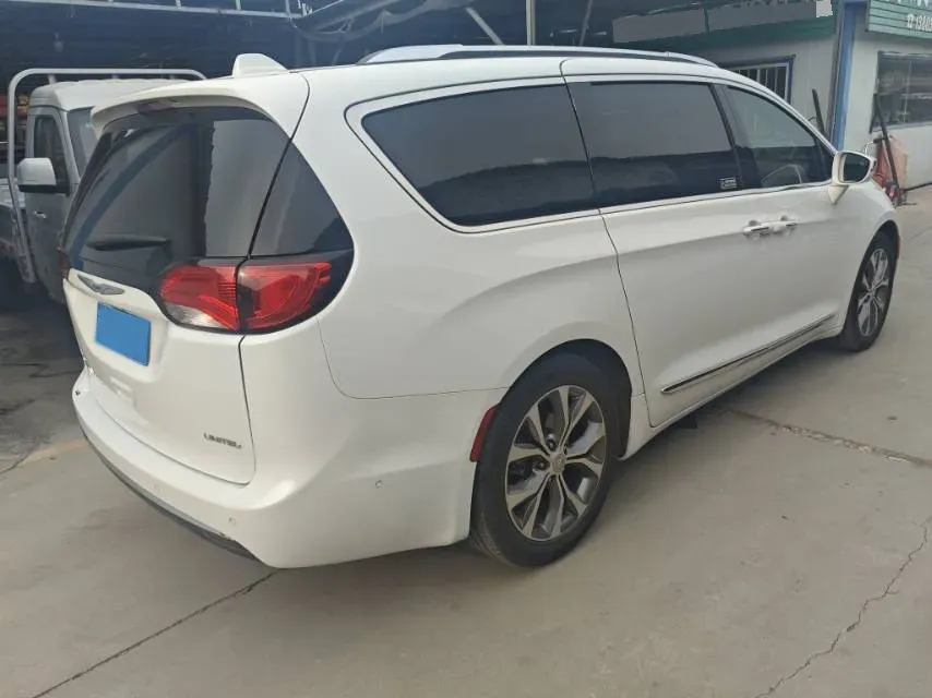 2017 Chrysler Pacifica 3.6L 279HP V6 9AT,autocango,china used car exporter,china ev exporter,chinese used car exporter,chinese used ev exporter