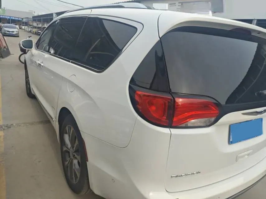 2017 Chrysler Pacifica 3.6L 279HP V6 9AT,autocango,china used car exporter,china ev exporter,chinese used car exporter,chinese used ev exporter