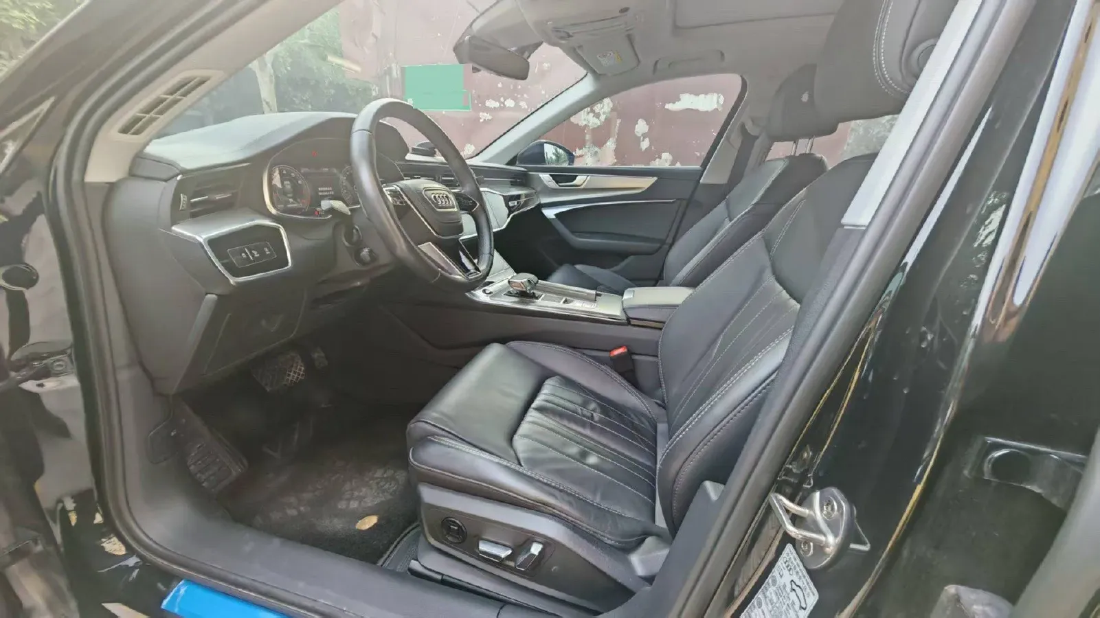 2023 Audi A6L 2.0T 245HP L4 7DCT,autocango,china used car exporter,china ev exporter,chinese used car exporter,chinese used ev exporter