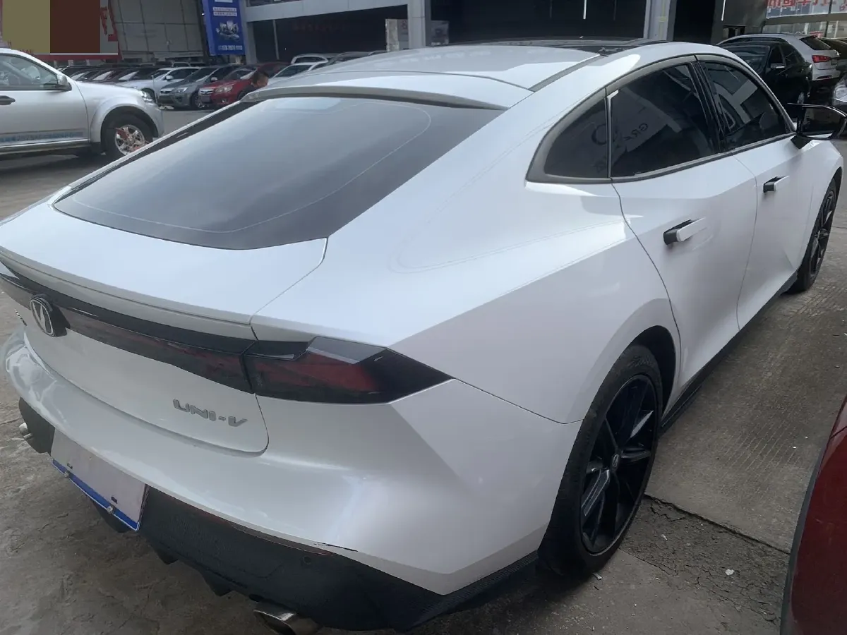 2022 ChangAn UNI-V 1.5T 188HP L4 7DCT,autocango,china used car exporter,china ev exporter,chinese used car exporter,chinese used ev exporter