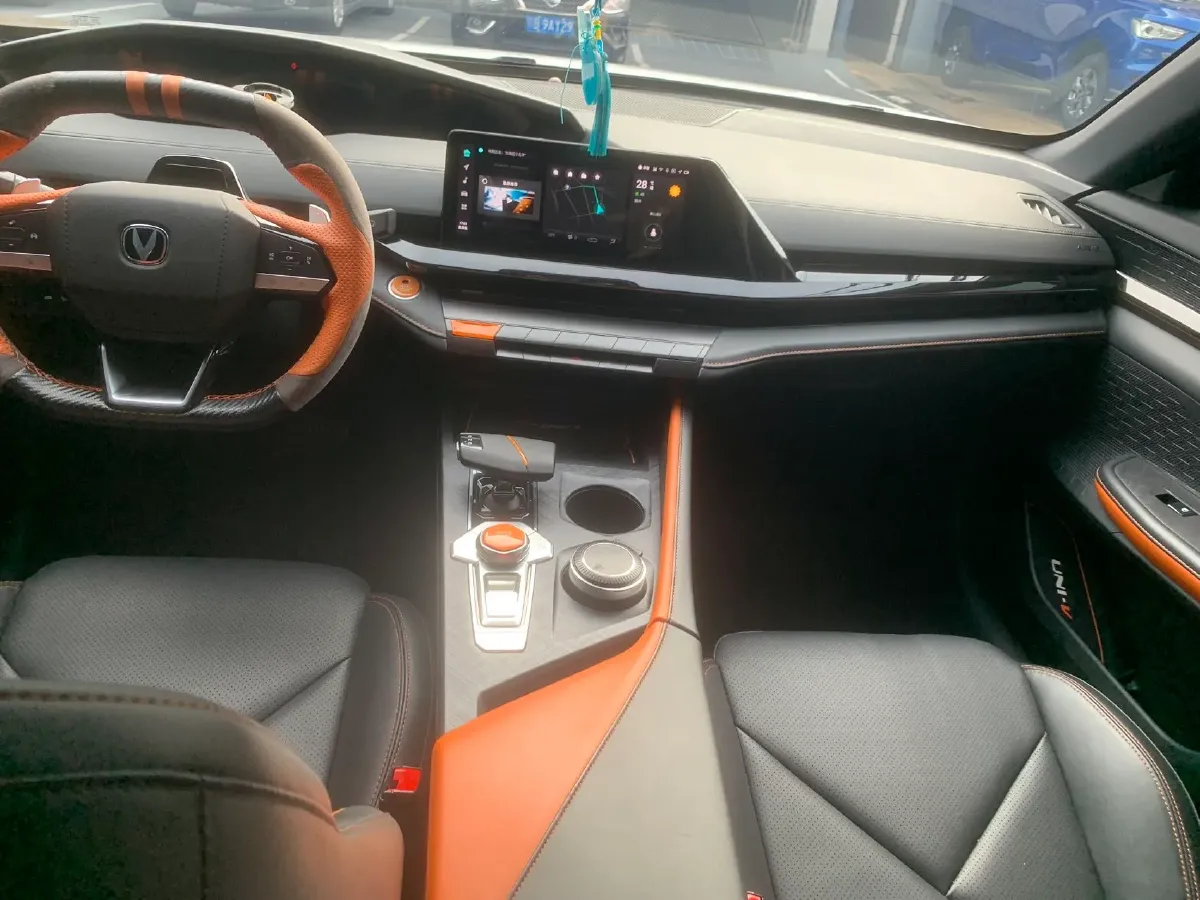 2022 ChangAn UNI-V 1.5T 188HP L4 7DCT,autocango,china used car exporter,china ev exporter,chinese used car exporter,chinese used ev exporter