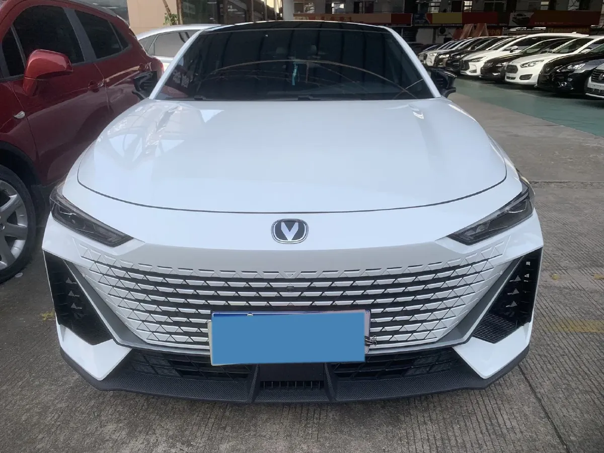2022 ChangAn UNI-V 1.5T 188HP L4 7DCT,autocango,china used car exporter,china ev exporter,chinese used car exporter,chinese used ev exporter