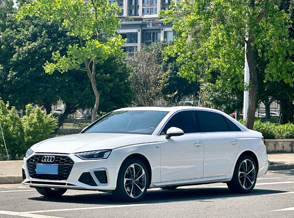 2024 Audi A4L 2.0T 190HP L4 7DCT,autocango,china used car exporter,china ev exporter,chinese used car exporter,chinese used ev exporter