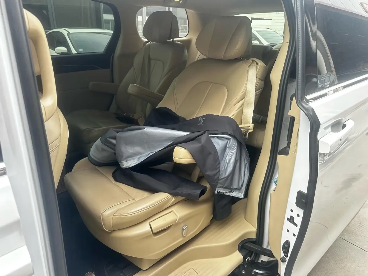 2022 Buick GL8 2.0T 237HP L4 9AT,autocango,china used car exporter,china ev exporter,chinese used car exporter,chinese used ev exporter