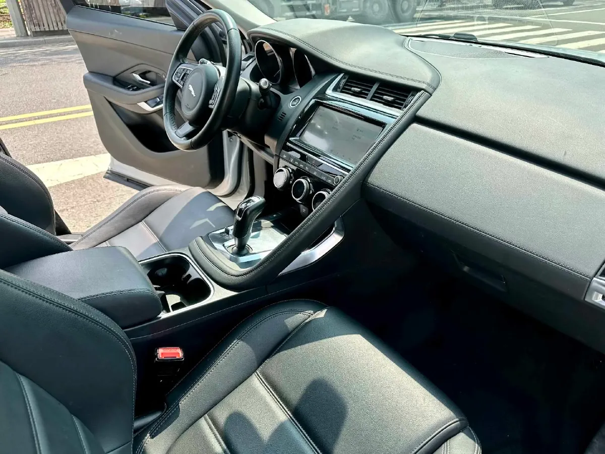 2018 Jaguar E-PACE 2.0T 249HP L4 9AT,autocango,china used car exporter,china ev exporter,chinese used car exporter,chinese used ev exporter