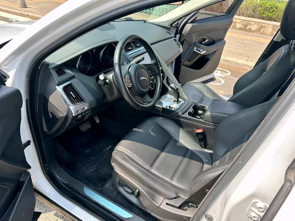 2018 Jaguar E-PACE 2.0T 249HP L4 9AT,autocango,china used car exporter,china ev exporter,chinese used car exporter,chinese used ev exporter