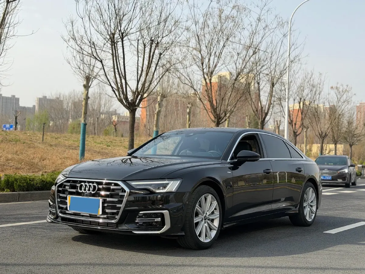 2024 Audi A6L 2.0T 245HP L4 7DCT,autocango,china used car exporter,china ev exporter,chinese used car exporter,chinese used ev exporter