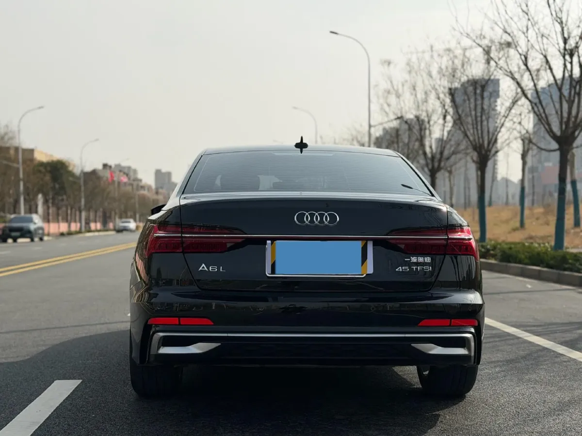 2024 Audi A6L 2.0T 245HP L4 7DCT,autocango,china used car exporter,china ev exporter,chinese used car exporter,chinese used ev exporter