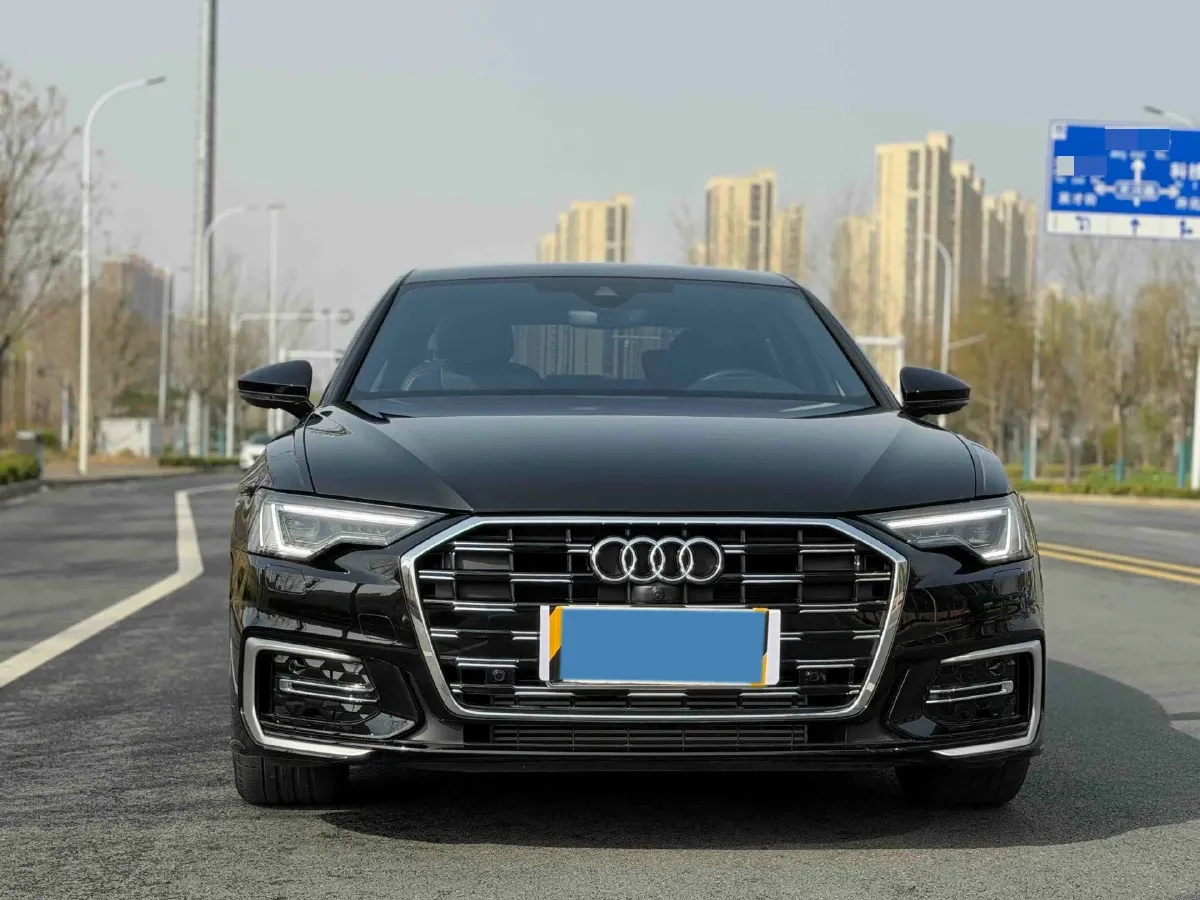 2024 Audi A6L 2.0T 245HP L4 7DCT,autocango,china used car exporter,china ev exporter,chinese used car exporter,chinese used ev exporter