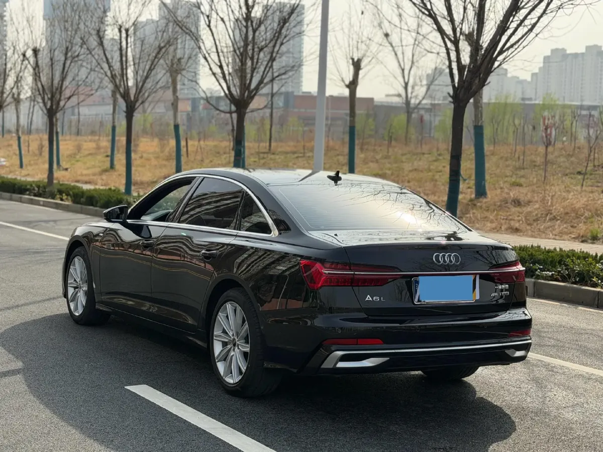 2024 Audi A6L 2.0T 245HP L4 7DCT,autocango,china used car exporter,china ev exporter,chinese used car exporter,chinese used ev exporter
