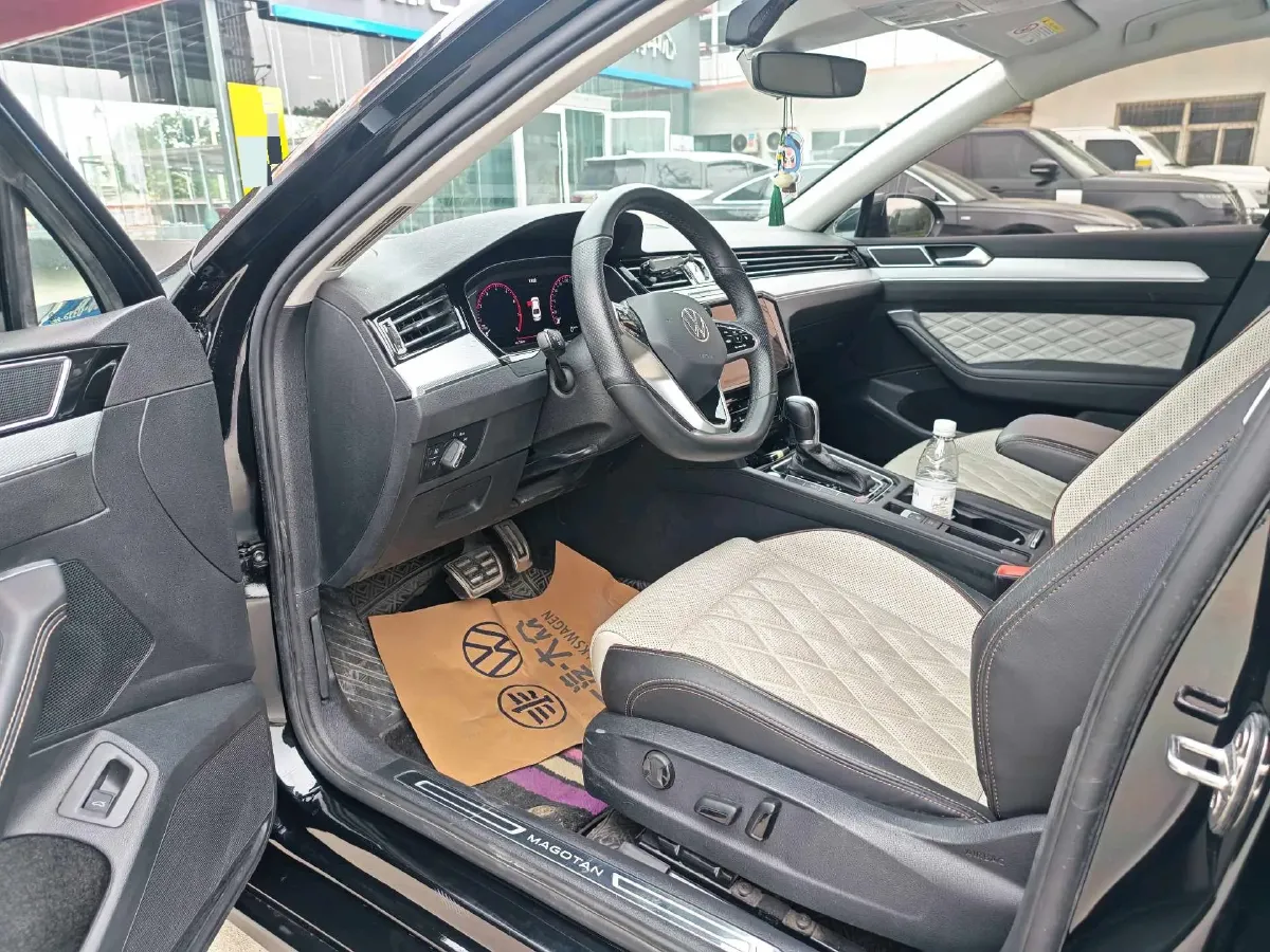 2023 Volkswagen Magotan 2.0T 186HP L4 7DCT,autocango,china used car exporter,china ev exporter,chinese used car exporter,chinese used ev exporter