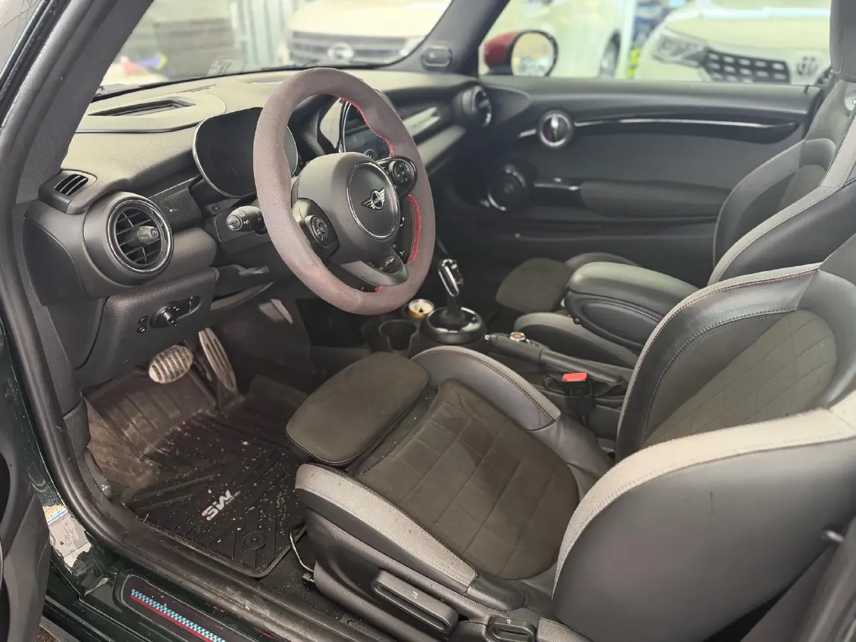 2020 MINI JCW 2.0T 231HP L4 8AT,autocango,china used car exporter,china ev exporter,chinese used car exporter,chinese used ev exporter