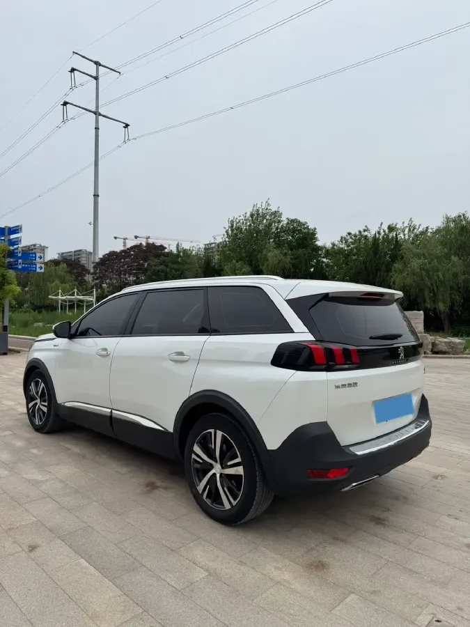 2017 Peugeot 5008 1.8T 204HP L4 6AT,autocango,china used car exporter,china ev exporter,chinese used car exporter,chinese used ev exporter