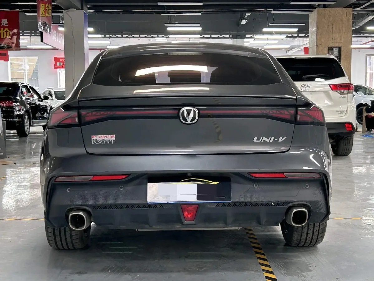 2022 ChangAn UNI-V 1.5T 188HP L4 7DCT,autocango,china used car exporter,china ev exporter,chinese used car exporter,chinese used ev exporter