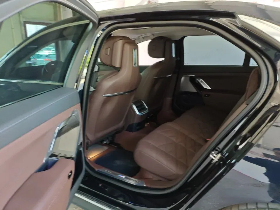 2023 BMW 7 Series 3.0T 272HP L6 8AT,autocango,china used car exporter,china ev exporter,chinese used car exporter,chinese used ev exporter