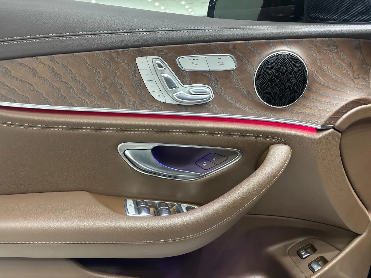 2022 Mercedes-Benz E Class 2.0T 211HP L4 9AT PHEV 25.4KWH,autocango,china used car exporter,china ev exporter,chinese used car exporter,chinese used ev exporter