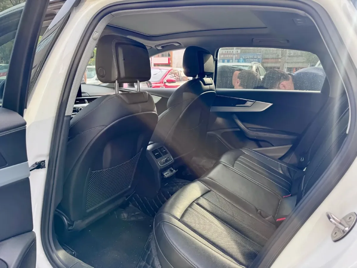 2022 Audi A4L 2.0T 190HP L4 7DCT,autocango,china used car exporter,china ev exporter,chinese used car exporter,chinese used ev exporter