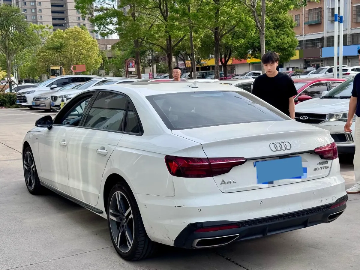2022 Audi A4L 2.0T 190HP L4 7DCT,autocango,china used car exporter,china ev exporter,chinese used car exporter,chinese used ev exporter