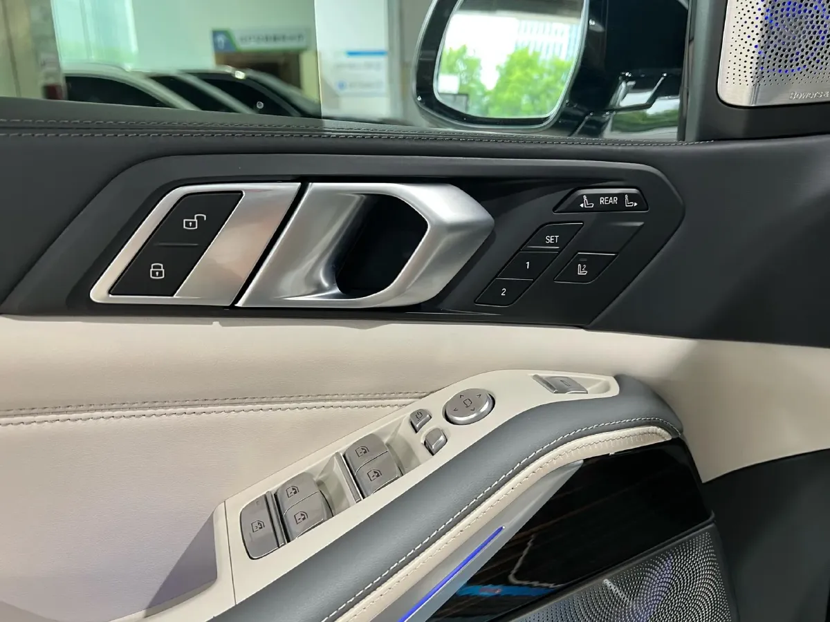 2023 BMW X7 3.0T 381HP L6 8AT,autocango,china used car exporter,china ev exporter,chinese used car exporter,chinese used ev exporter