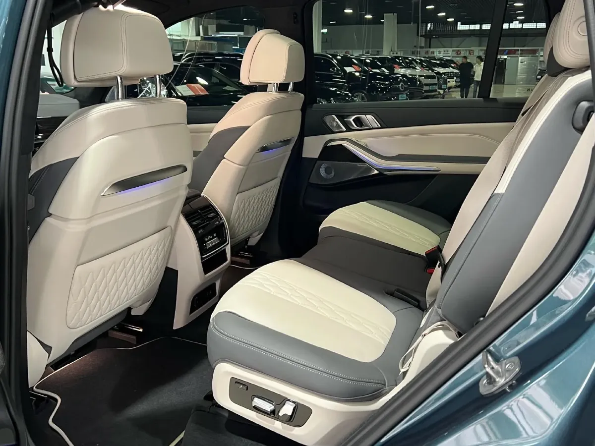 2023 BMW X7 3.0T 381HP L6 8AT,autocango,china used car exporter,china ev exporter,chinese used car exporter,chinese used ev exporter