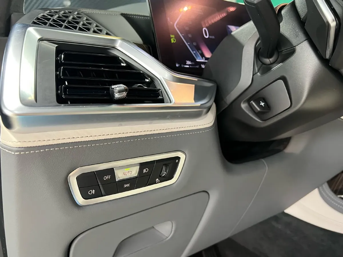 2023 BMW X7 3.0T 381HP L6 8AT,autocango,china used car exporter,china ev exporter,chinese used car exporter,chinese used ev exporter