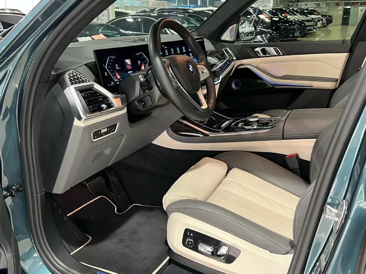 2023 BMW X7 3.0T 381HP L6 8AT,autocango,china used car exporter,china ev exporter,chinese used car exporter,chinese used ev exporter