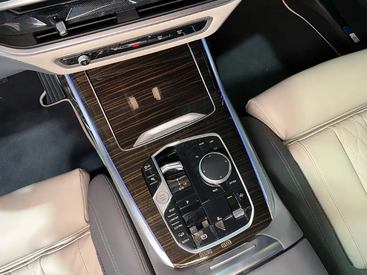 2023 BMW X7 3.0T 381HP L6 8AT,autocango,china used car exporter,china ev exporter,chinese used car exporter,chinese used ev exporter