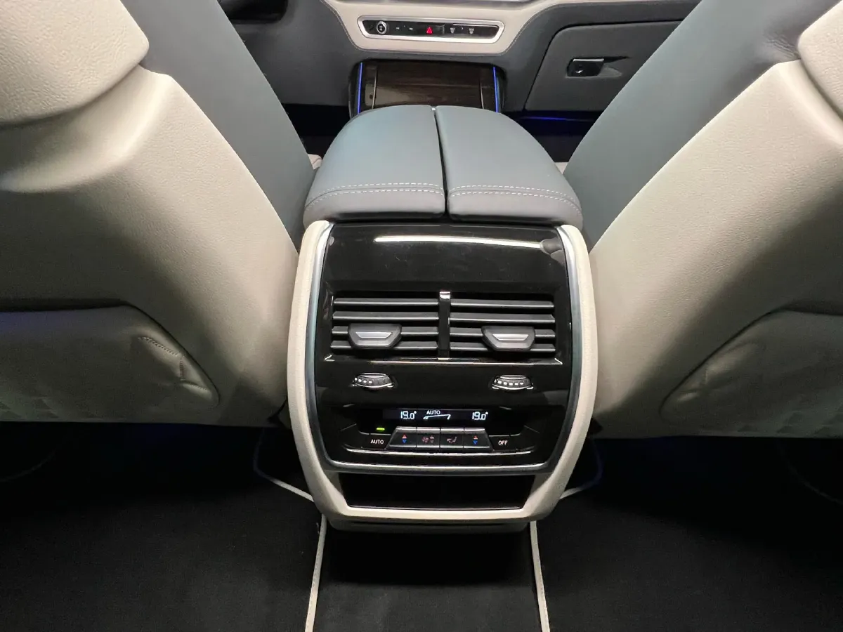 2023 BMW X7 3.0T 381HP L6 8AT,autocango,china used car exporter,china ev exporter,chinese used car exporter,chinese used ev exporter