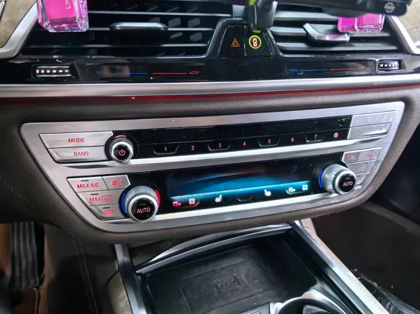 2021 BMW 7 Series 3.0T 340HP L6 8AT,autocango,china used car exporter,china ev exporter,chinese used car exporter,chinese used ev exporter