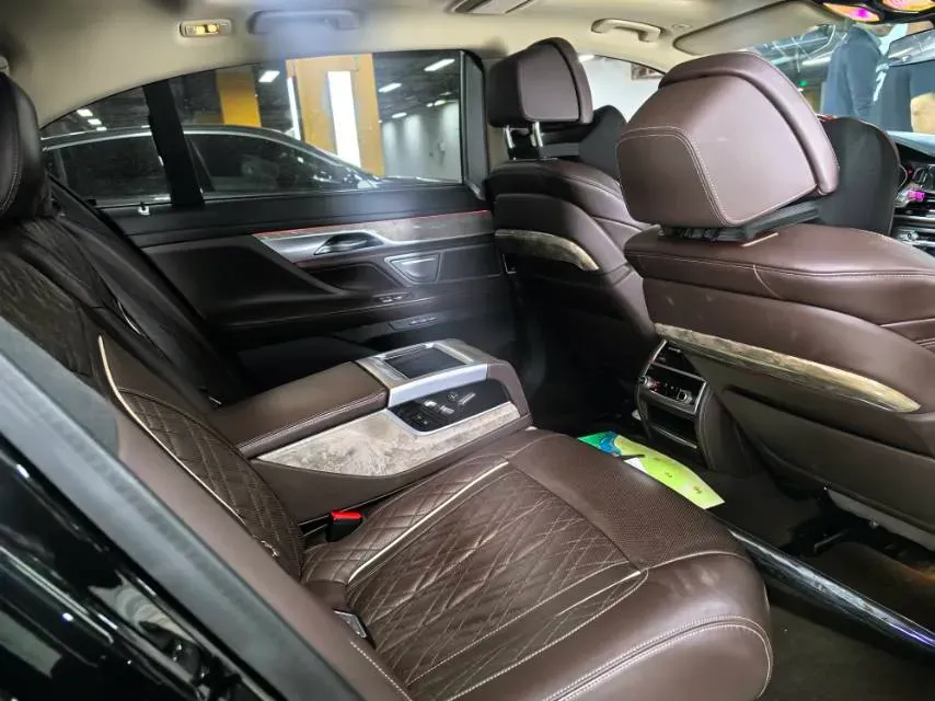 2021 BMW 7 Series 3.0T 340HP L6 8AT,autocango,china used car exporter,china ev exporter,chinese used car exporter,chinese used ev exporter