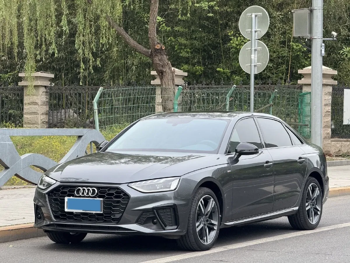 2022 Audi A4L 2.0T 190HP L4 7DCT,autocango,china used car exporter,china ev exporter,chinese used car exporter,chinese used ev exporter