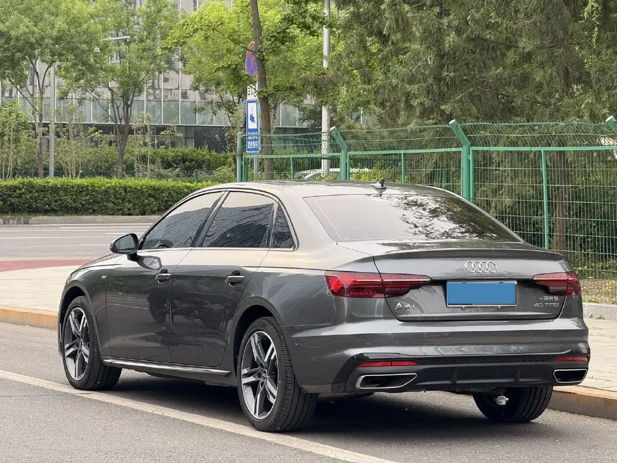 2022 Audi A4L 2.0T 190HP L4 7DCT,autocango,china used car exporter,china ev exporter,chinese used car exporter,chinese used ev exporter