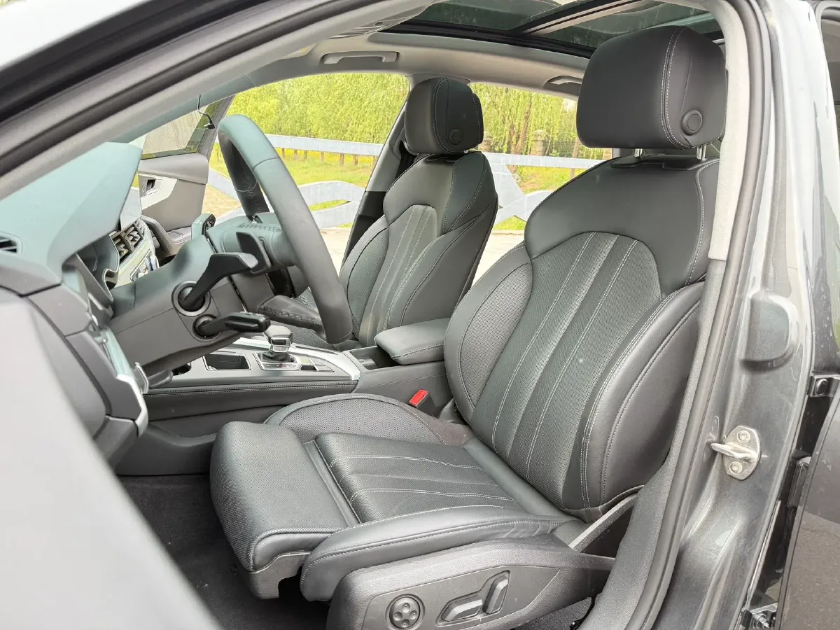 2022 Audi A4L 2.0T 190HP L4 7DCT,autocango,china used car exporter,china ev exporter,chinese used car exporter,chinese used ev exporter