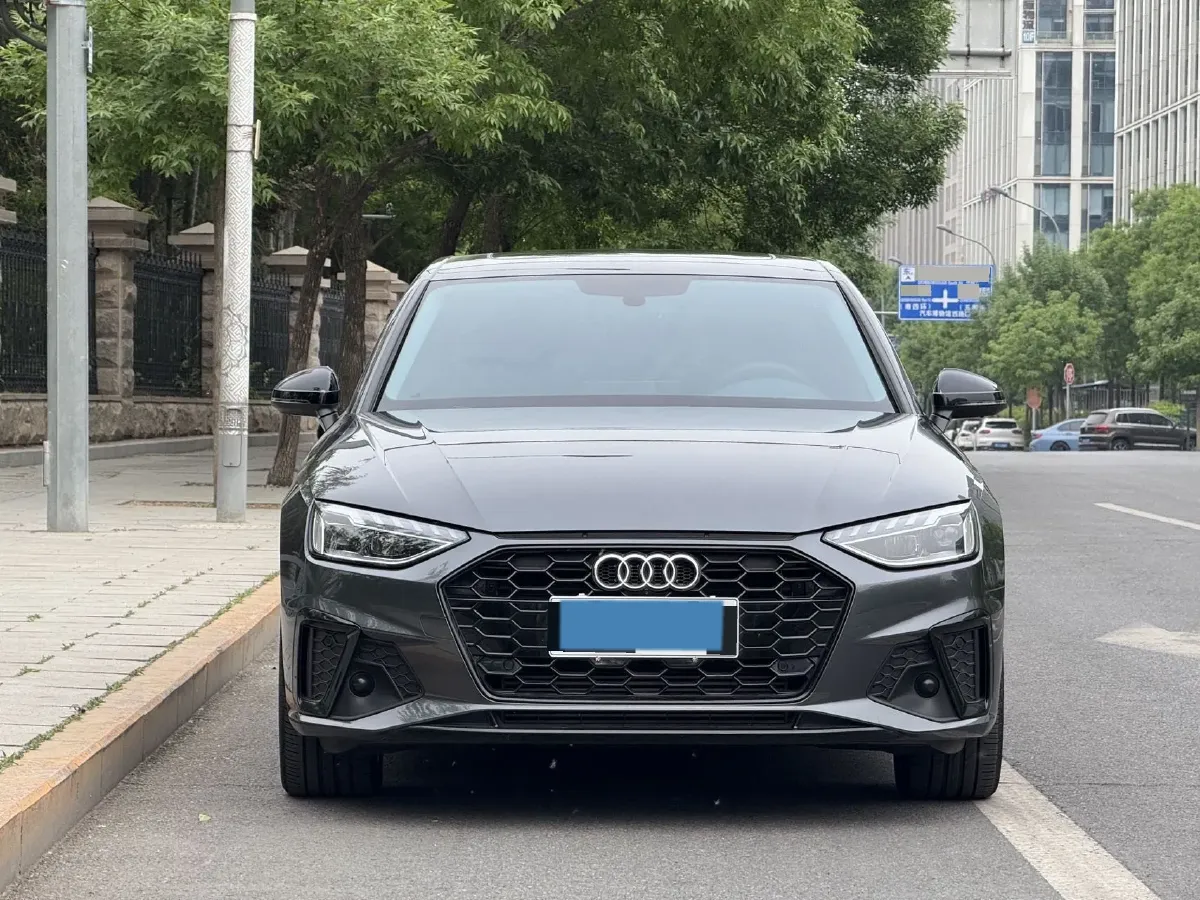 2022 Audi A4L 2.0T 190HP L4 7DCT,autocango,china used car exporter,china ev exporter,chinese used car exporter,chinese used ev exporter