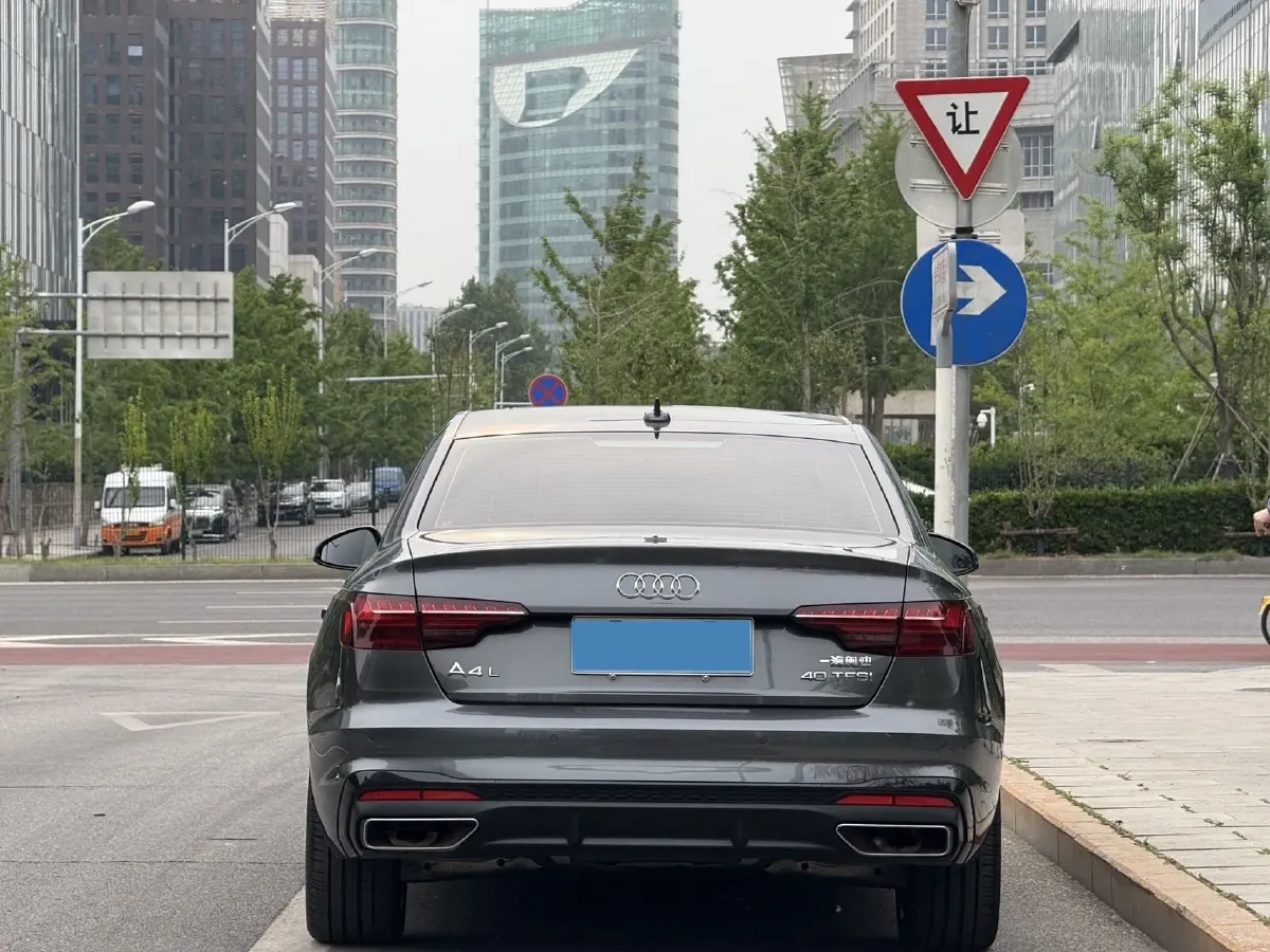 2022 Audi A4L 2.0T 190HP L4 7DCT,autocango,china used car exporter,china ev exporter,chinese used car exporter,chinese used ev exporter