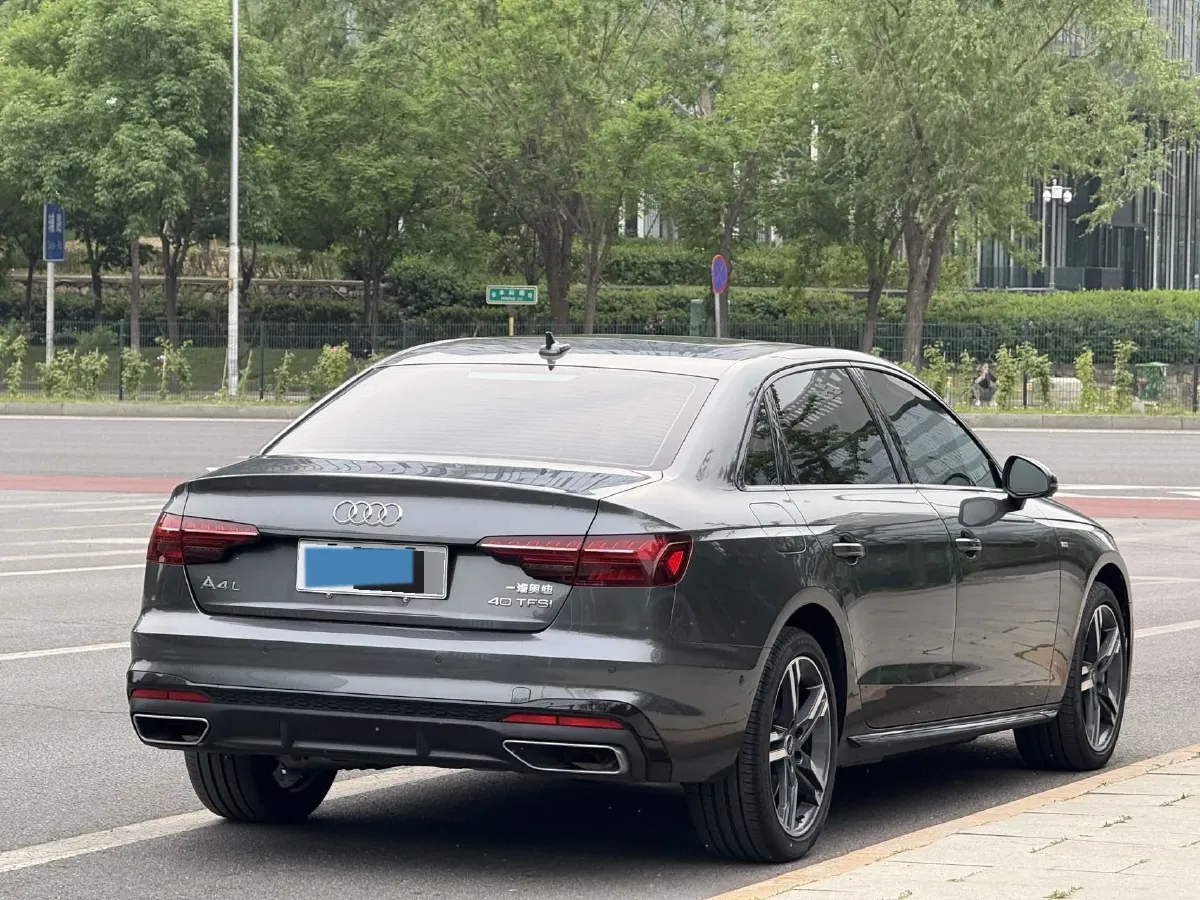 2022 Audi A4L 2.0T 190HP L4 7DCT,autocango,china used car exporter,china ev exporter,chinese used car exporter,chinese used ev exporter