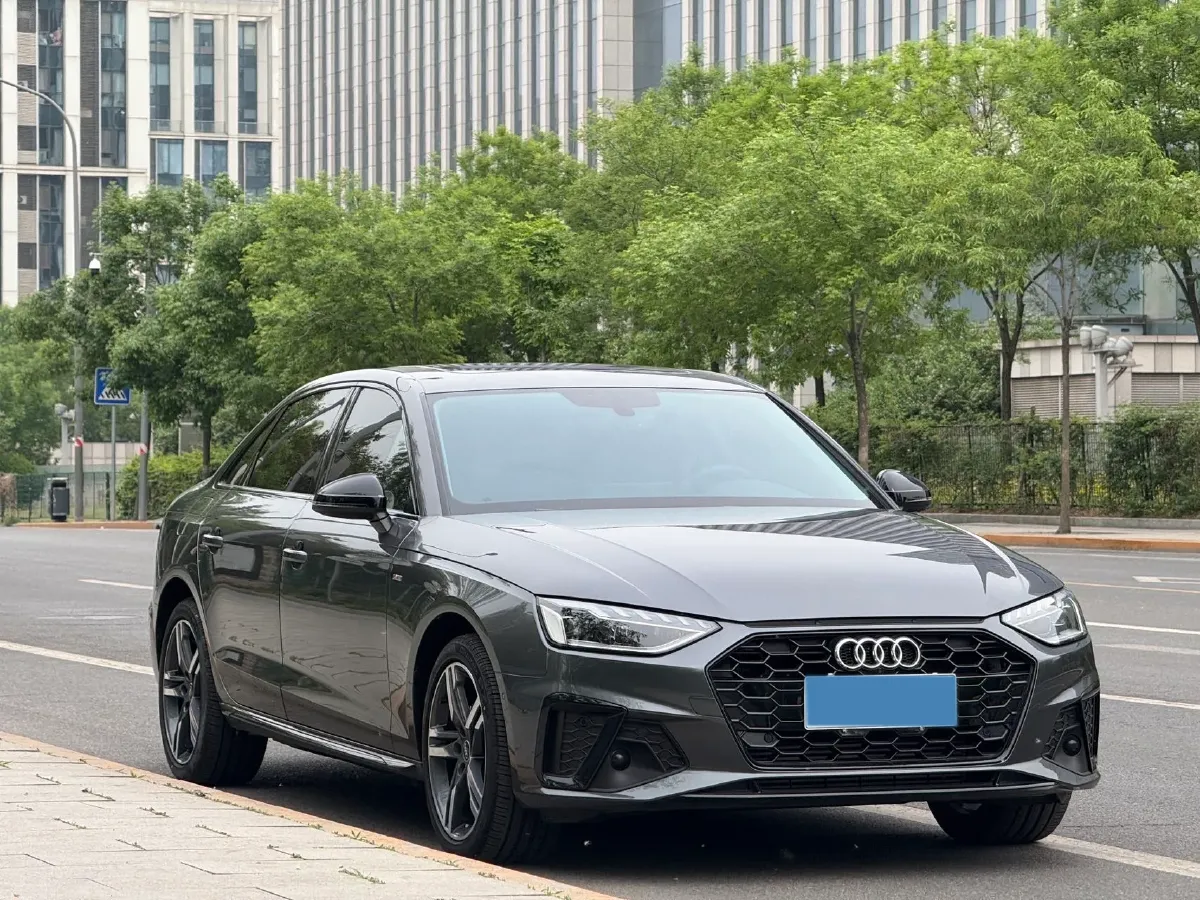 2022 Audi A4L 2.0T 190HP L4 7DCT,autocango,china used car exporter,china ev exporter,chinese used car exporter,chinese used ev exporter
