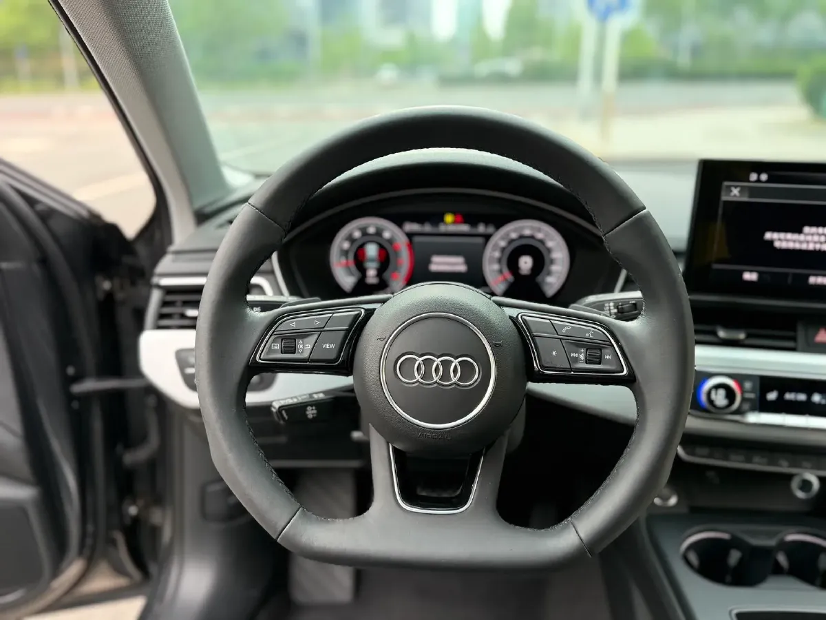 2022 Audi A4L 2.0T 190HP L4 7DCT,autocango,china used car exporter,china ev exporter,chinese used car exporter,chinese used ev exporter