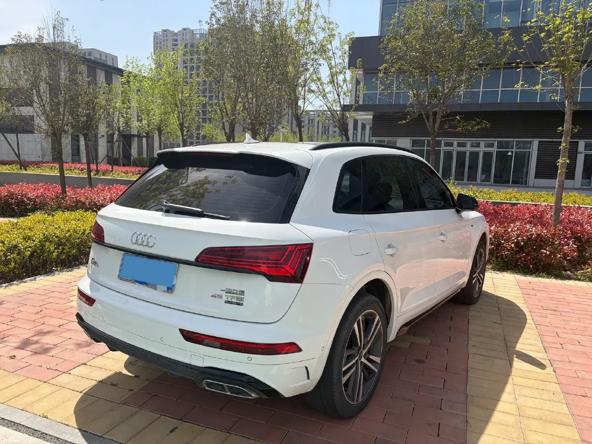 2022 Audi Q5L 2.0T 190HP L4 7DCT,autocango,china used car exporter,china ev exporter,chinese used car exporter,chinese used ev exporter