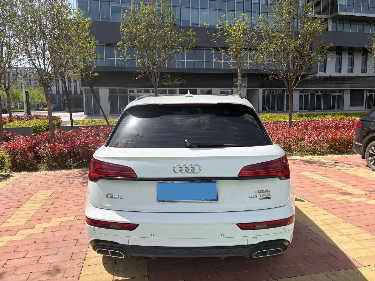 2022 Audi Q5L 2.0T 190HP L4 7DCT,autocango,china used car exporter,china ev exporter,chinese used car exporter,chinese used ev exporter