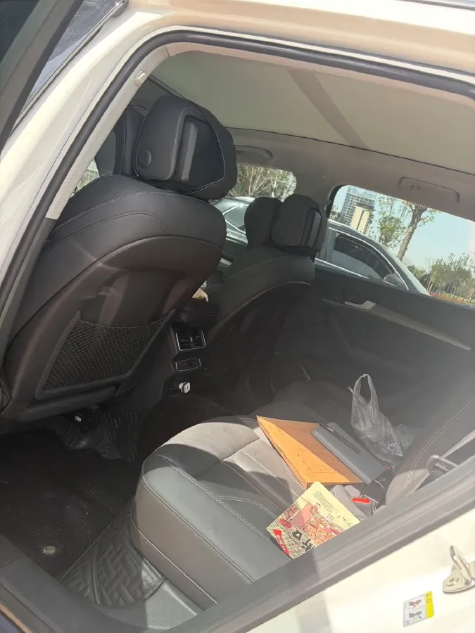 2022 Audi Q5L 2.0T 190HP L4 7DCT,autocango,china used car exporter,china ev exporter,chinese used car exporter,chinese used ev exporter