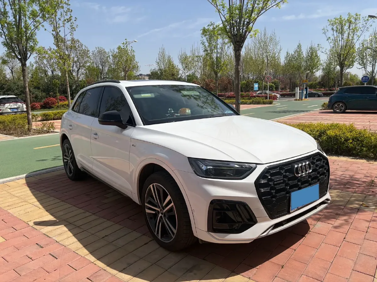 2022 Audi Q5L 2.0T 190HP L4 7DCT,autocango,china used car exporter,china ev exporter,chinese used car exporter,chinese used ev exporter