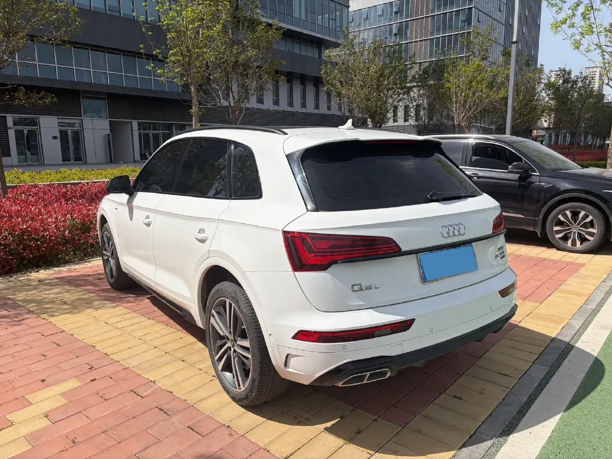 2022 Audi Q5L 2.0T 190HP L4 7DCT,autocango,china used car exporter,china ev exporter,chinese used car exporter,chinese used ev exporter