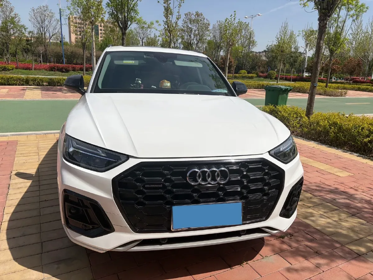 2022 Audi Q5L 2.0T 190HP L4 7DCT,autocango,china used car exporter,china ev exporter,chinese used car exporter,chinese used ev exporter