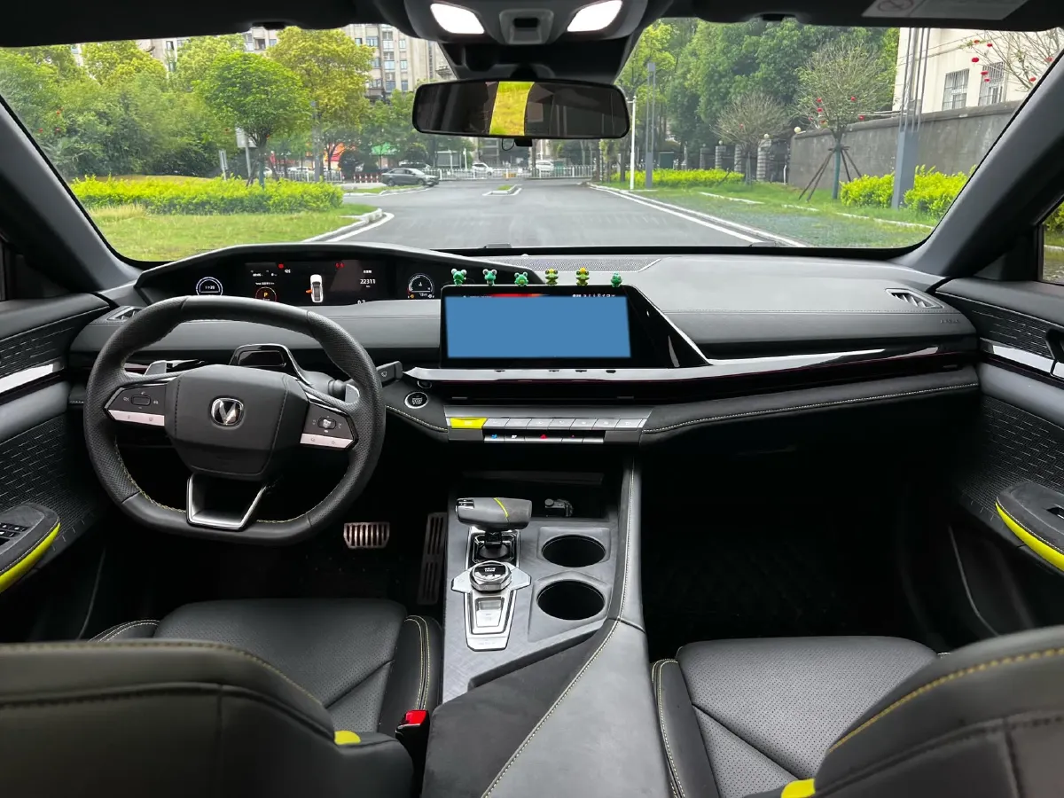 2023 ChangAn UNI-V 1.5T 188HP L4 7DCT,autocango,china used car exporter,china ev exporter,chinese used car exporter,chinese used ev exporter