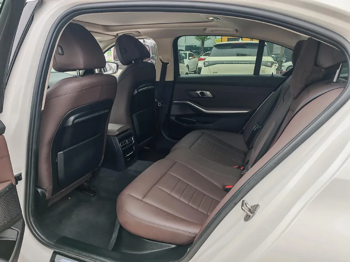 2021 BMW 3 Series 2.0T 184HP L4 8AT,autocango,china used car exporter,china ev exporter,chinese used car exporter,chinese used ev exporter