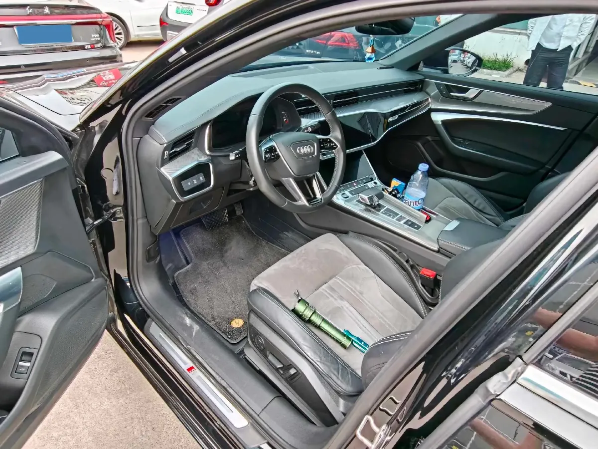2021 Audi A6L 2.0T 224HP L4 7DCT,autocango,china used car exporter,china ev exporter,chinese used car exporter,chinese used ev exporter