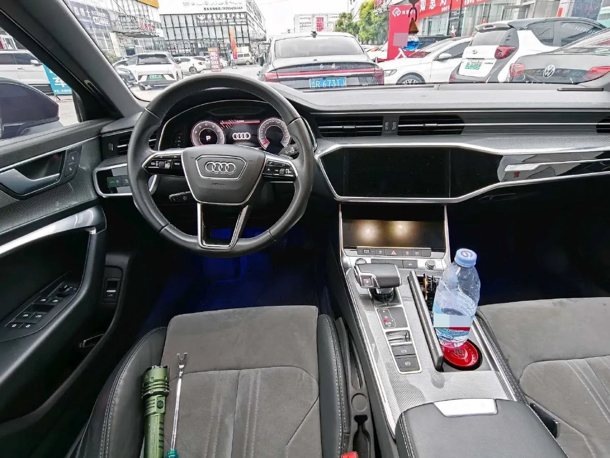2021 Audi A6L 2.0T 224HP L4 7DCT,autocango,china used car exporter,china ev exporter,chinese used car exporter,chinese used ev exporter
