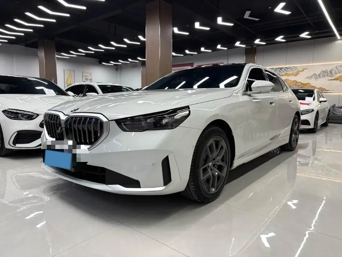 2025 BMW 5 Series 2.0T 258HP L4 8AT,autocango,china used car exporter,china ev exporter,chinese used car exporter,chinese used ev exporter