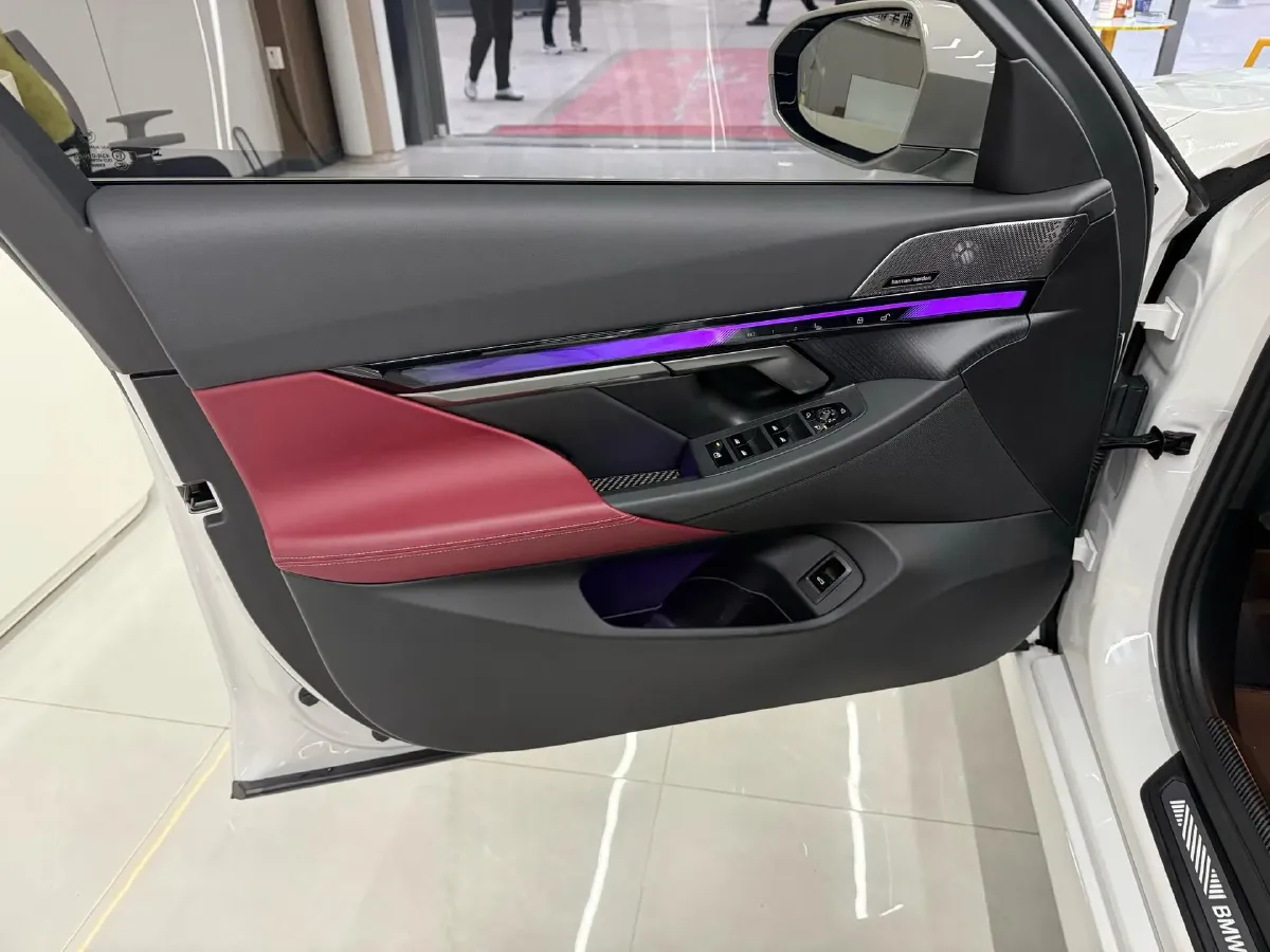 2025 BMW 5 Series 2.0T 258HP L4 8AT,autocango,china used car exporter,china ev exporter,chinese used car exporter,chinese used ev exporter